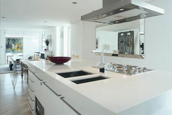 石英石臺面拼接容易翹起的原因是什么?